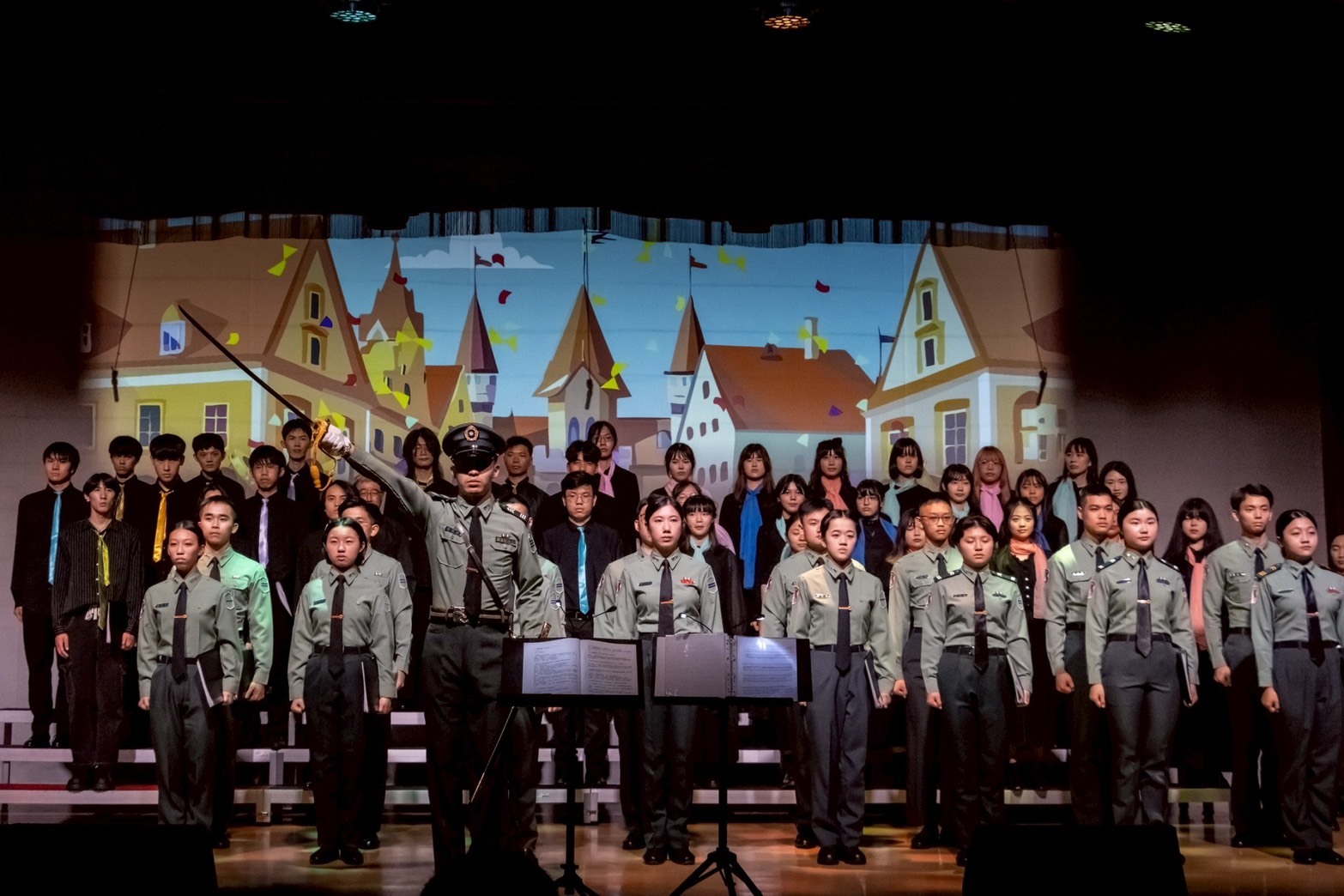 The Taiwan Tech Energetic Choir, the Department of Applied Arts from the Political Warfare College at National Defense University, and the Fuxinggang Choir jointly performed the piece “Battle Hymn of the Republic.”