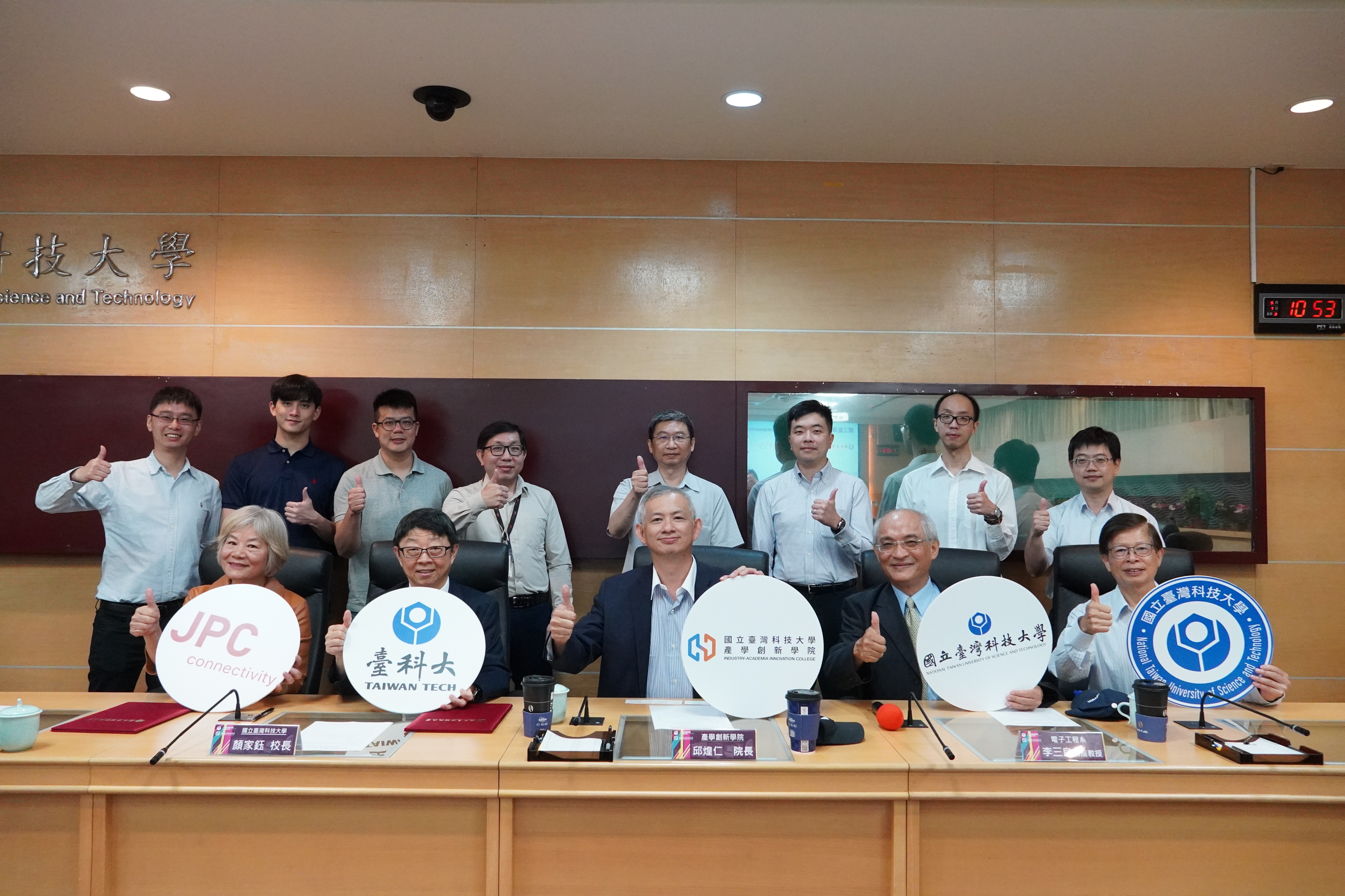 Group photo of Taiwan Tech and JPC Connectivity after signing the industry-academia cooperation agreement.