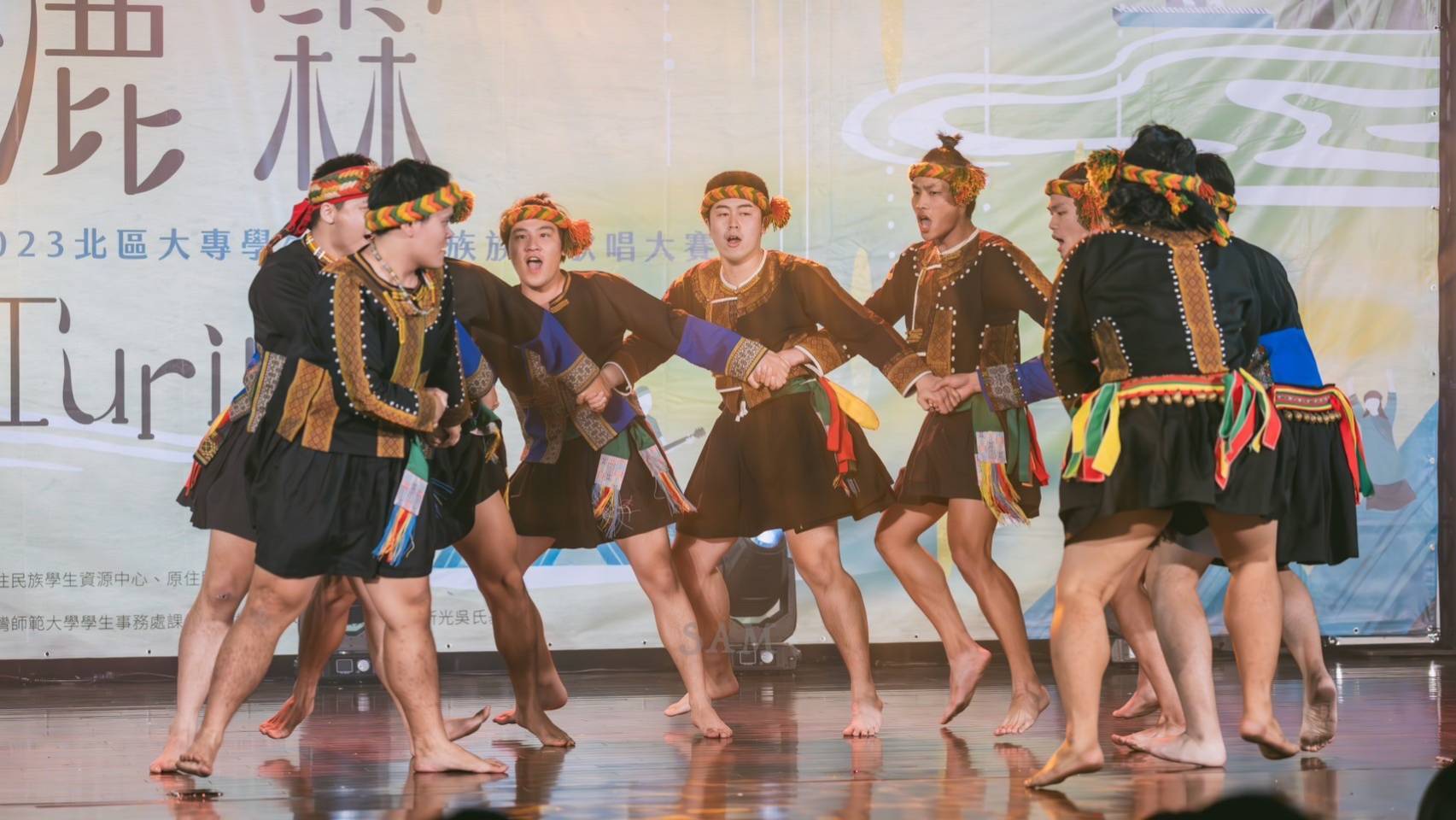 The indigenous students from Taiwan Tech performed "ho wa la hi yo hy" (Warrior Song), showcasing the warrior dance of the young men from the Taromak tribe. Photography captured by Bo-Yuan Hsu.