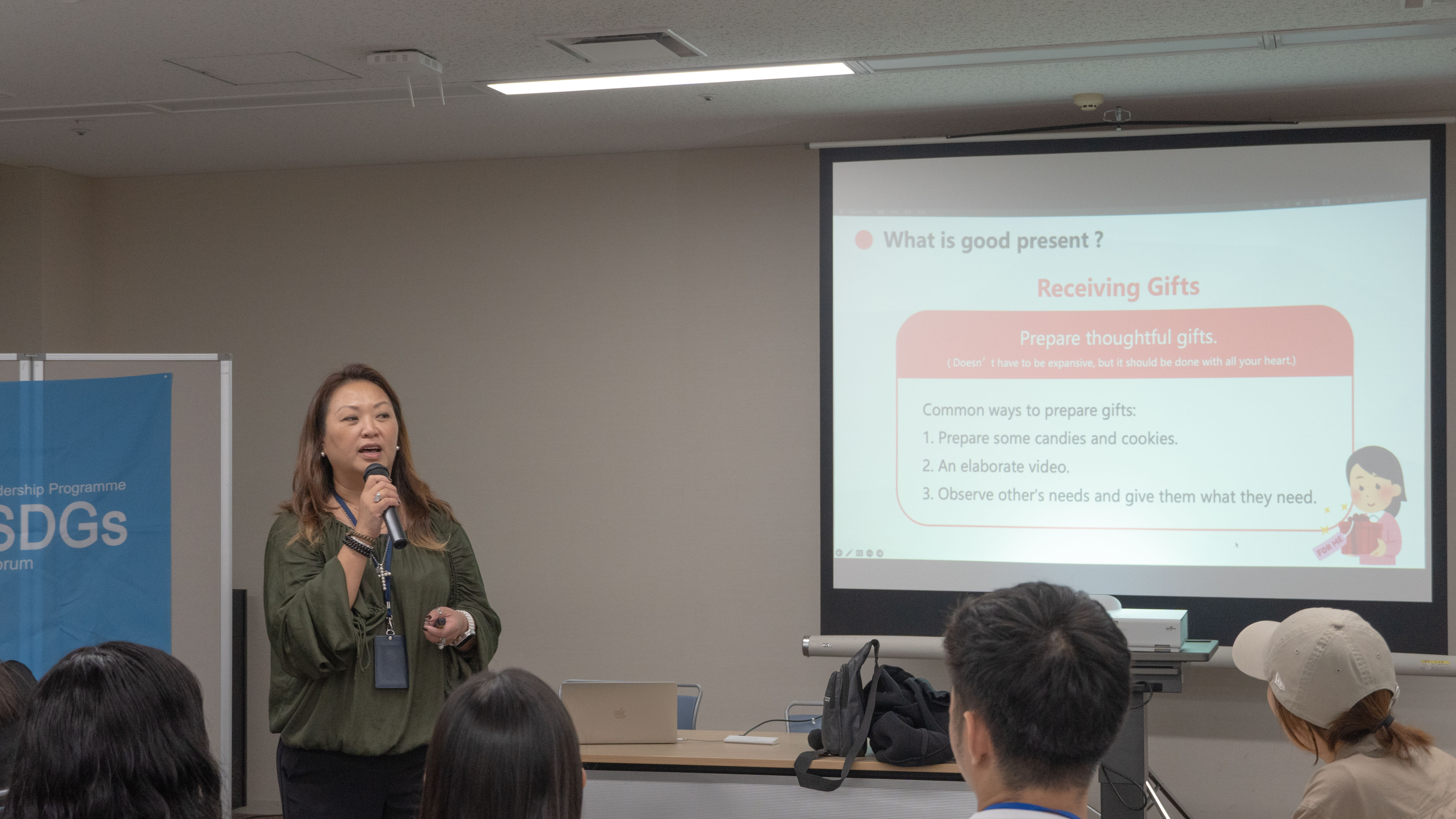 Professor Cathy Weng, head of the Taiwan Tech USR program, fostered emotional connections among participants through the “Love Languages” collaborative art activity.