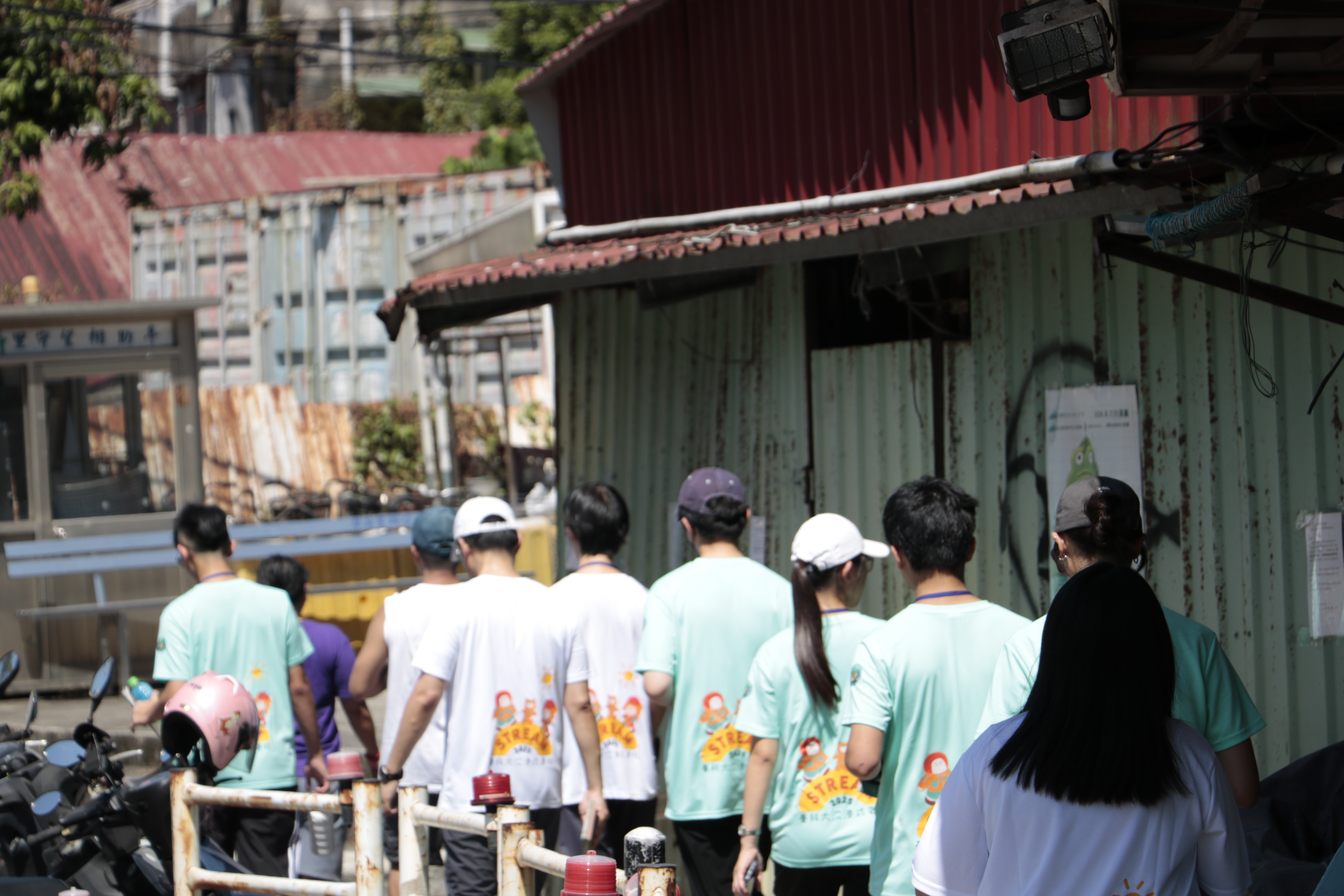The camp’s learning sites spanned community settlements such as Treasure Hill Artist Village, Home Village, and Huan Min Village (Toad Mountain), where students worked in groups to conduct field observations.