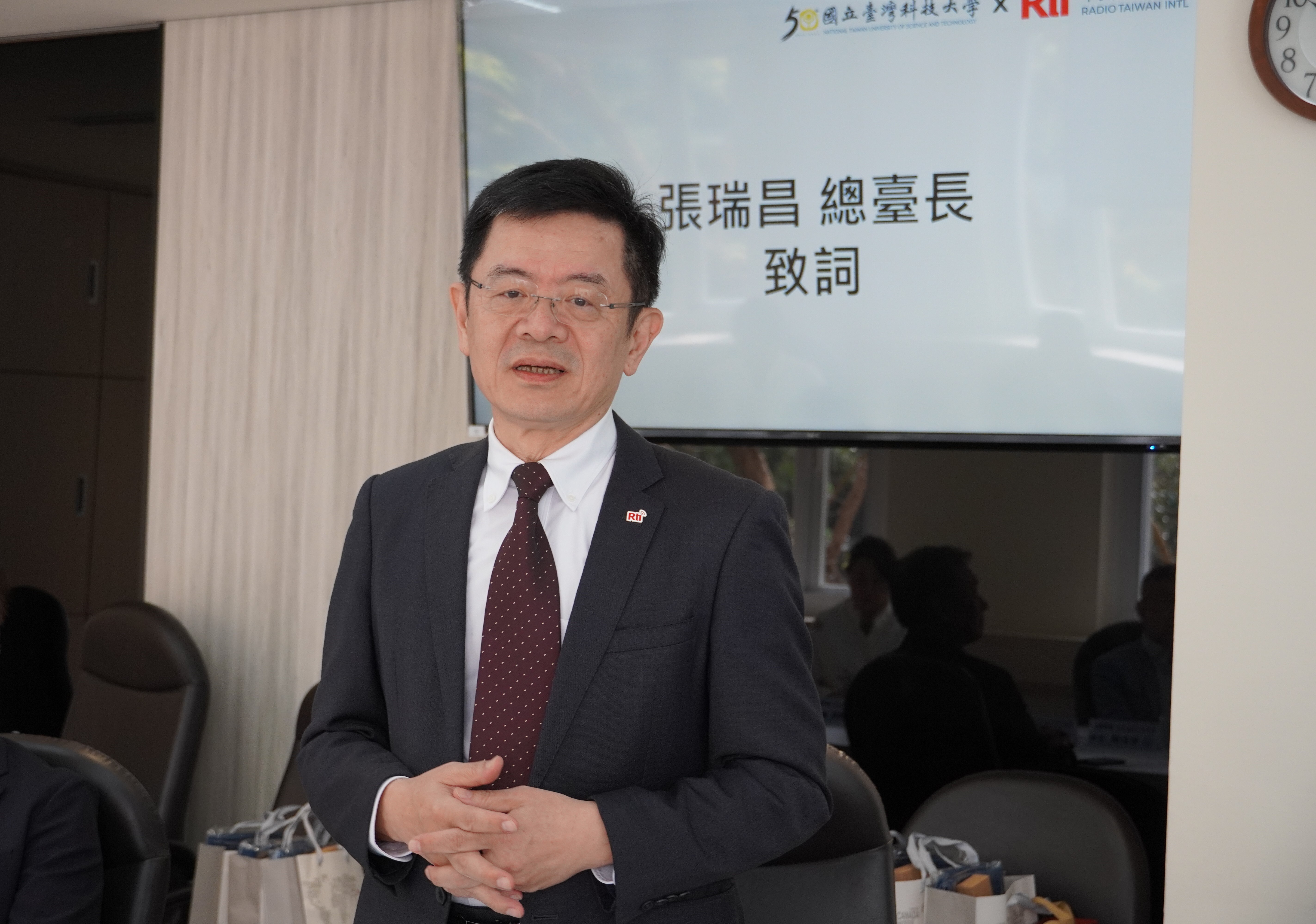 Rui-Chang Zhang, Director-General of Radio Taiwan Intl, stated that Radio Taiwan Intl is the first Chinese-language news media in the world to receive the JTI (Journalism Trust Initiative) certification and is also actively collaborating with academia. Taiwan Tech is the eighth university with which Radio Taiwan Intl has signed a Memorandum of Understanding.