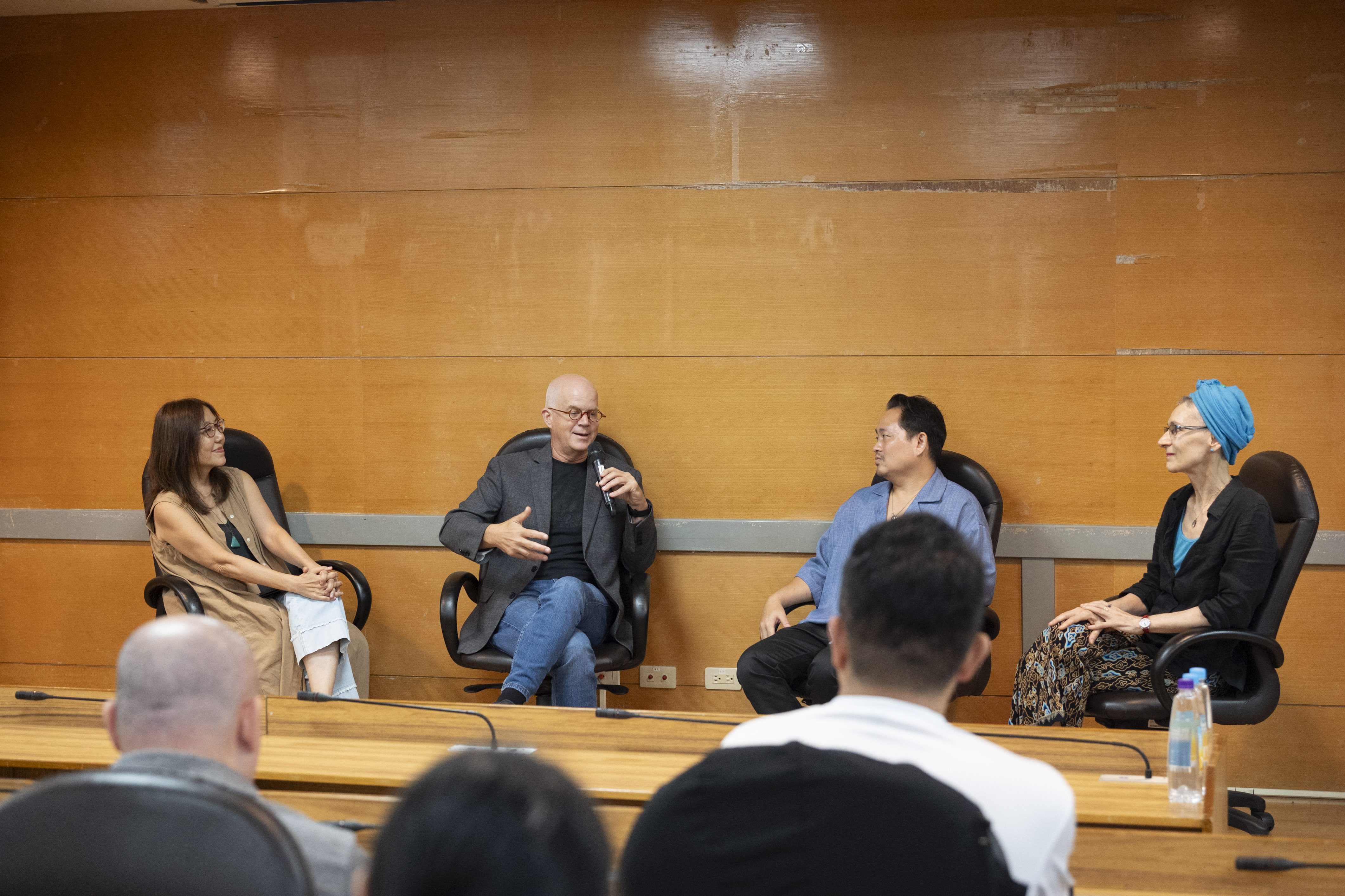 The “Voices from Mekong” event explored how the film industry and local arts in Southeast Asia respond to climate and social challenges through the short film collection Mekong 2030. From left to right: Associate Professor Shih-Fang Chung from the College of Communication, National Chengchi University; Sean Chadwell, Director of the Blue Chair Film Festival; Wayla Amatathammachad, Director of the Prayoon for Art Foundation; and Associate Professor Yen Hsu from the Center for General Education.