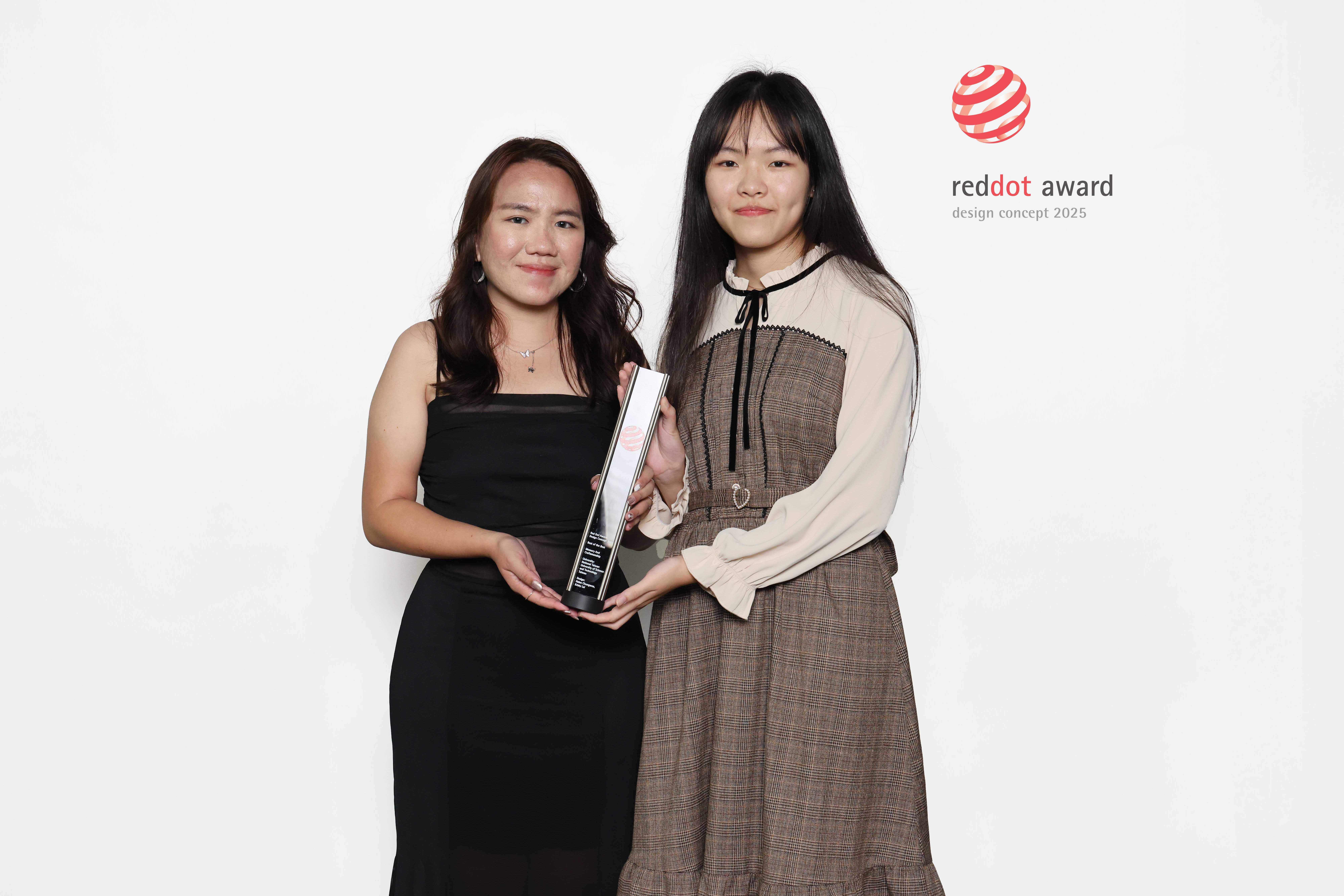 Under the guidance of Professor Tsu-Huai Yang, Taiwan Tech Department of Design students Yi-Hui Lai (left) and Chung-Wen Hsiao (right) won the Best of the Best award in the Design Concept category with their book project Memory and Craftsmanship.