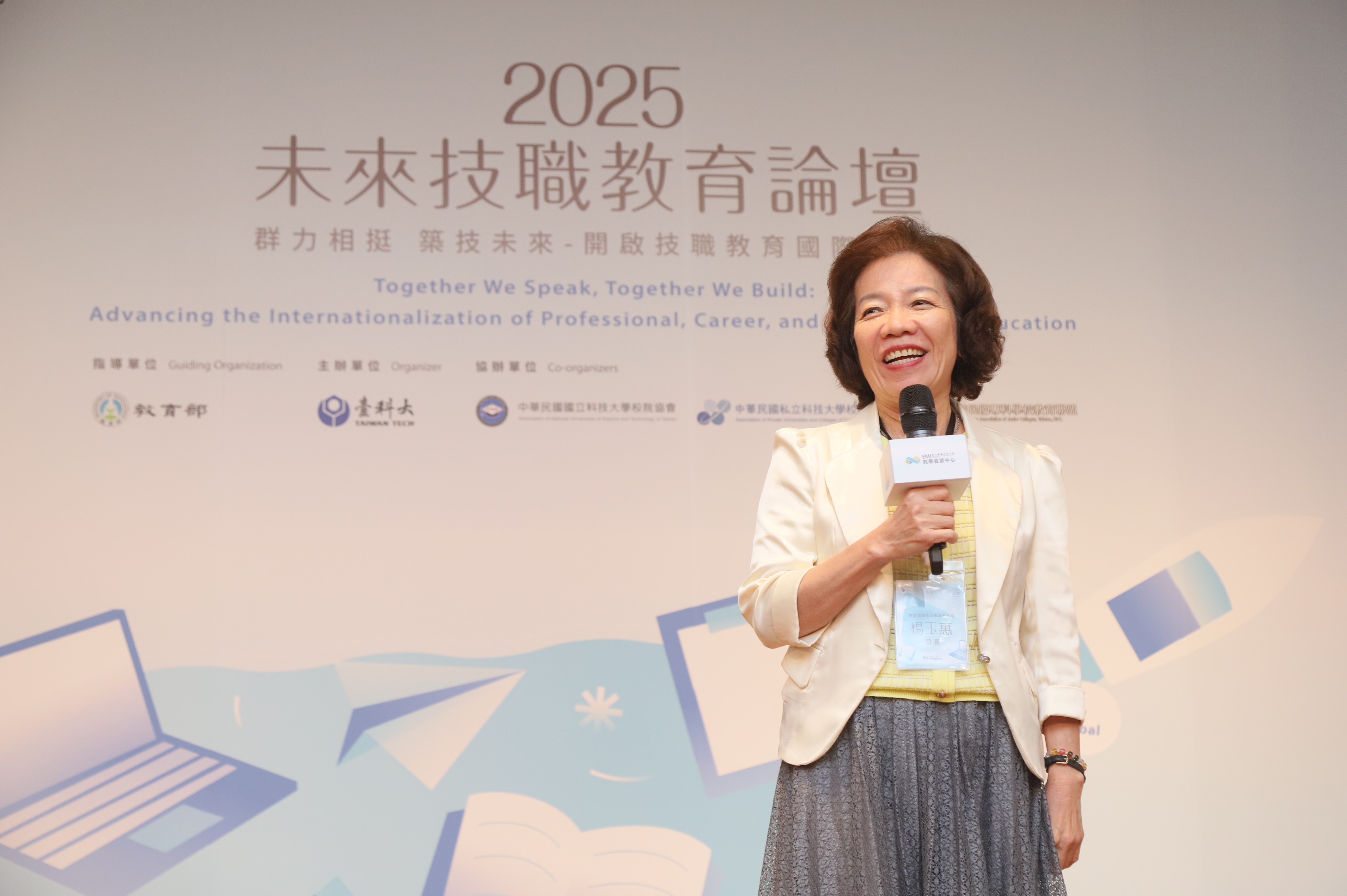 Director-General Yu-Huei Yang of the Department of Technological and Vocational Education, Ministry of Education, delivered a speech in person at the event.