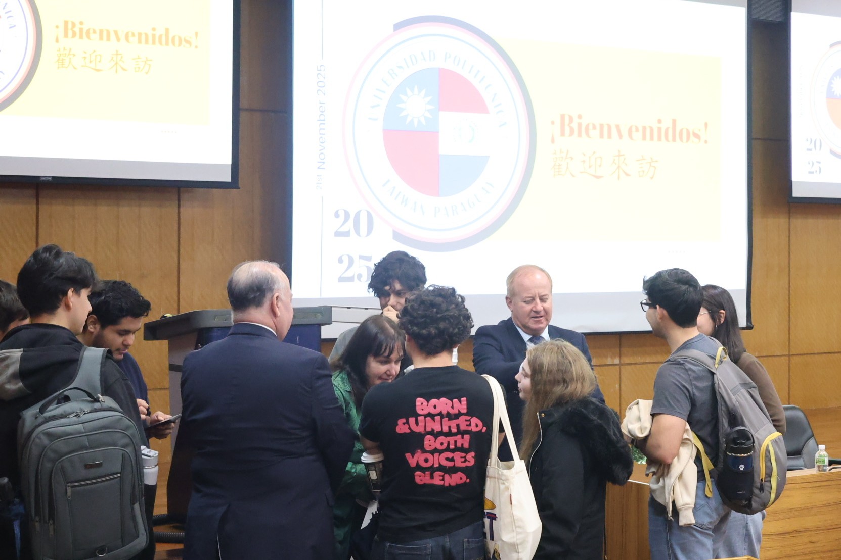 Students from the Taiwan–Paraguay Polytechnic University actively raised questions and engaged in lively discussions.