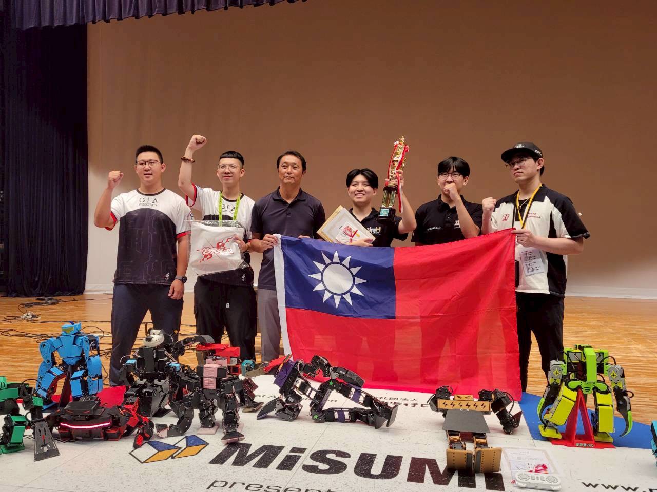 Jui-Chieh Lin (second from right) won fourth place and also received the “Misumi Special Award” presented by the Japanese industrial components manufacturer MISUMI Group.