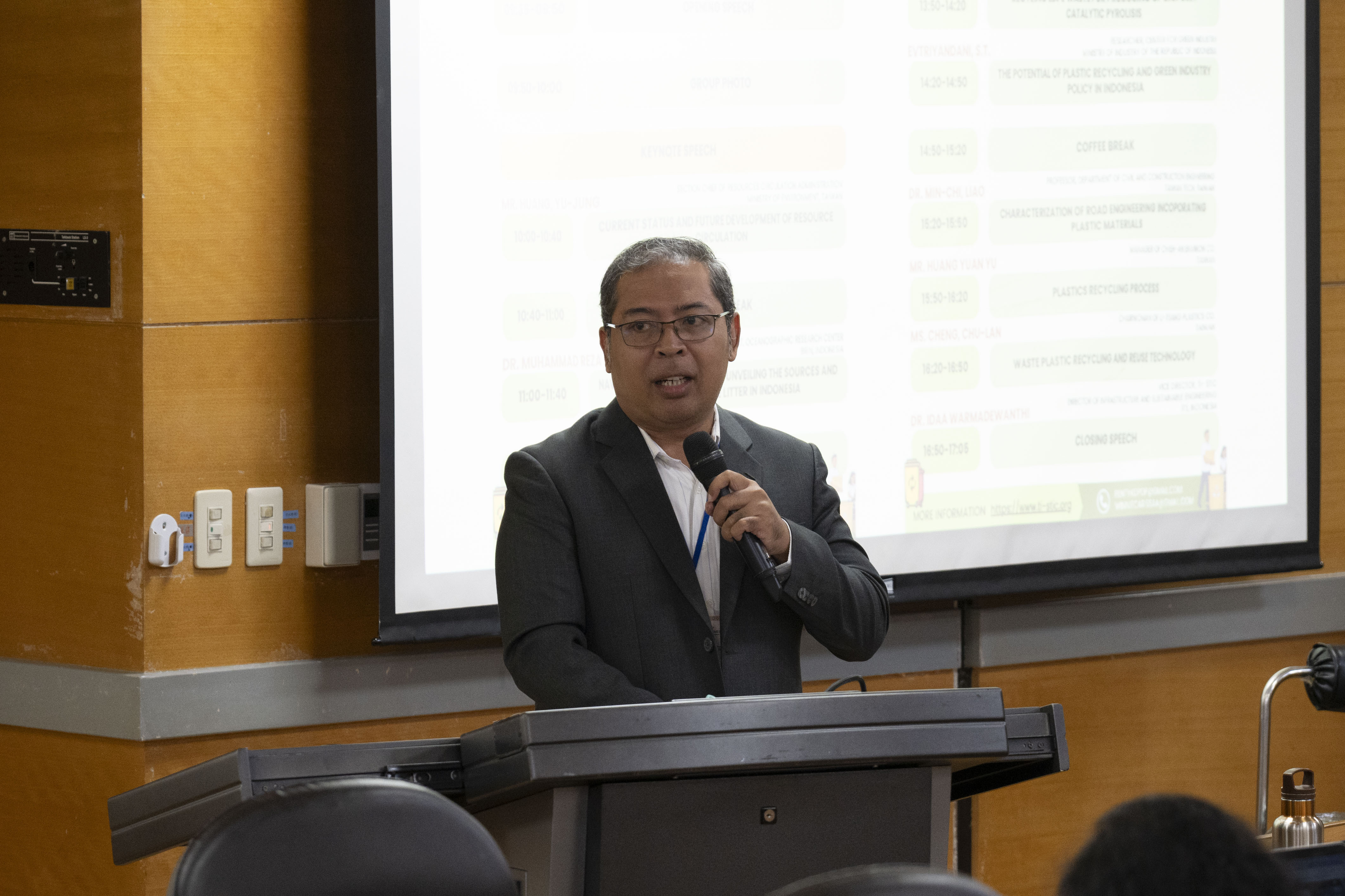 Dr. Joddy Arya Laksmono, Director of the Polymer Technology Center at Indonesia’s National Research and Innovation Agency (BRIN), delivered a speech at the event.