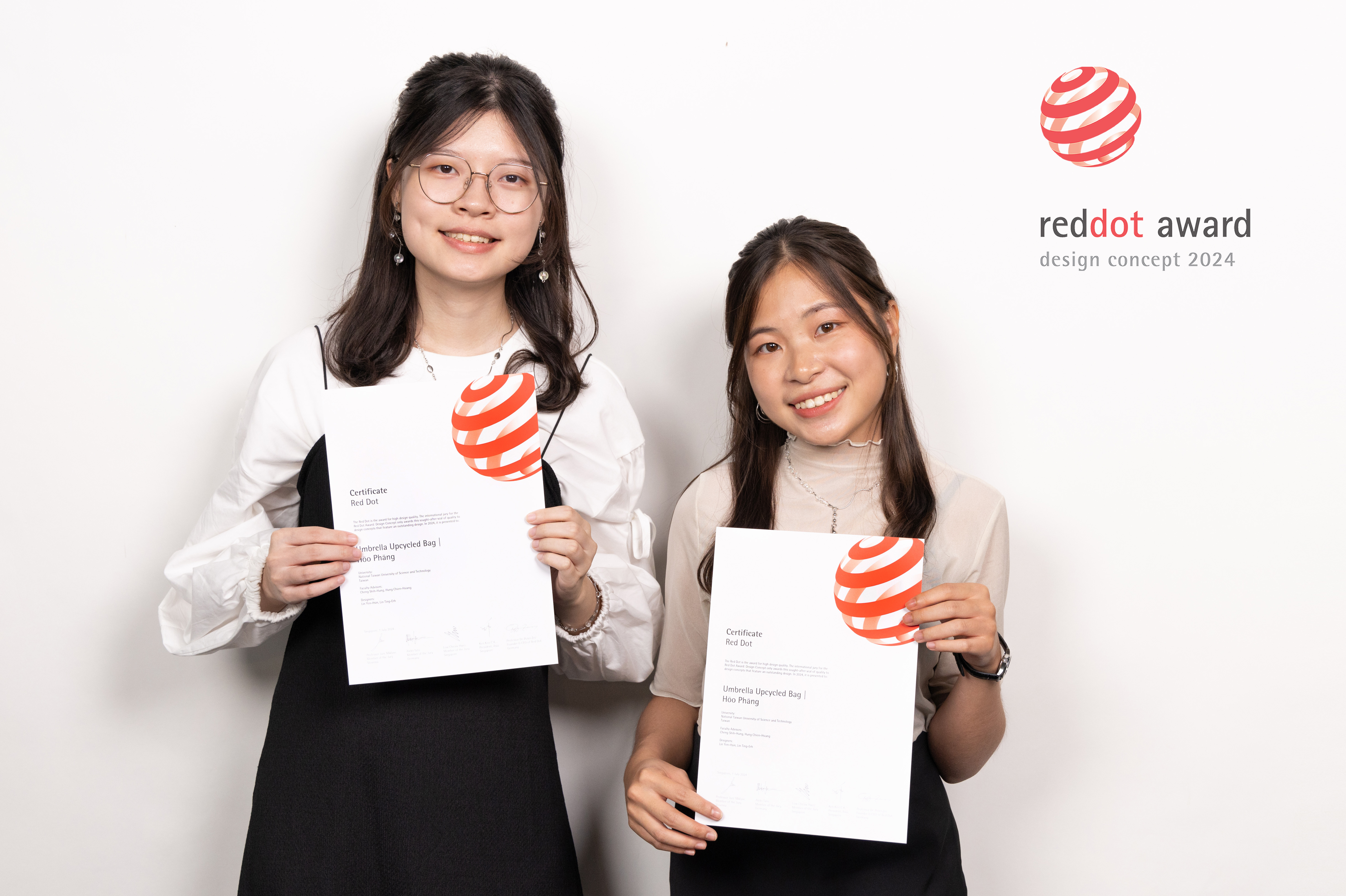 Ting-Er Lin (left) and Yan-Xin Lin (right) won the Red Dot Design Concept Award for their project “Rain Seam HŌO-PHĀNG”.