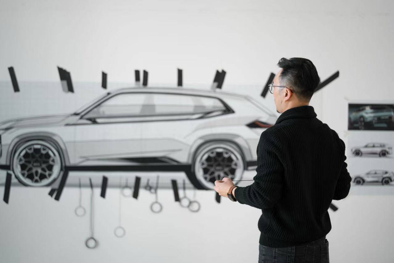 Boson’s message to the design school students is: “Work for money, Design for love. Never forget your roots – Taiwan Tech”, offering his expectations and encouragement. He wishes his alma mater continued growth and success in the future.