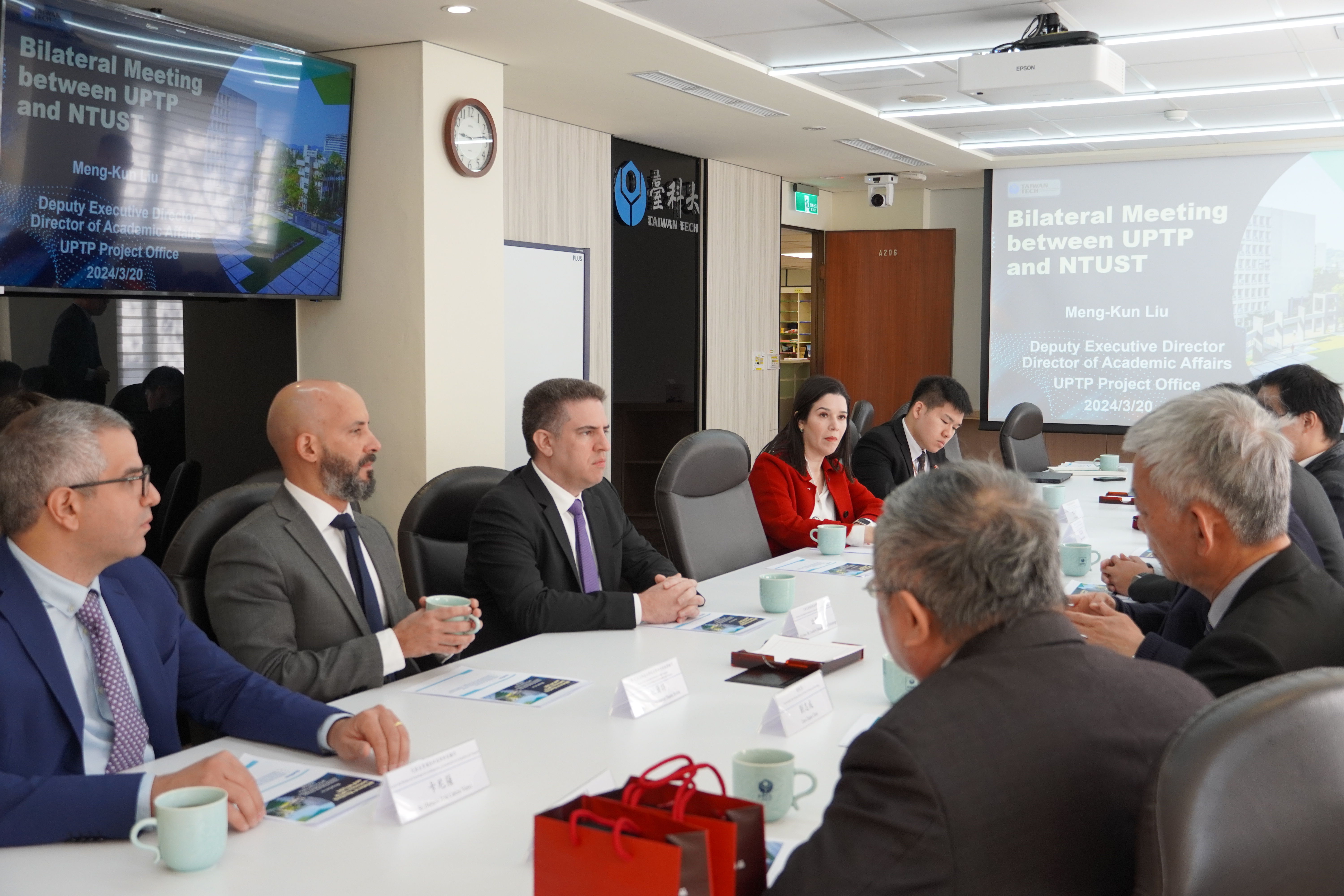 Taiwan Tech held bilateral discussions with the Paraguayan delegation.