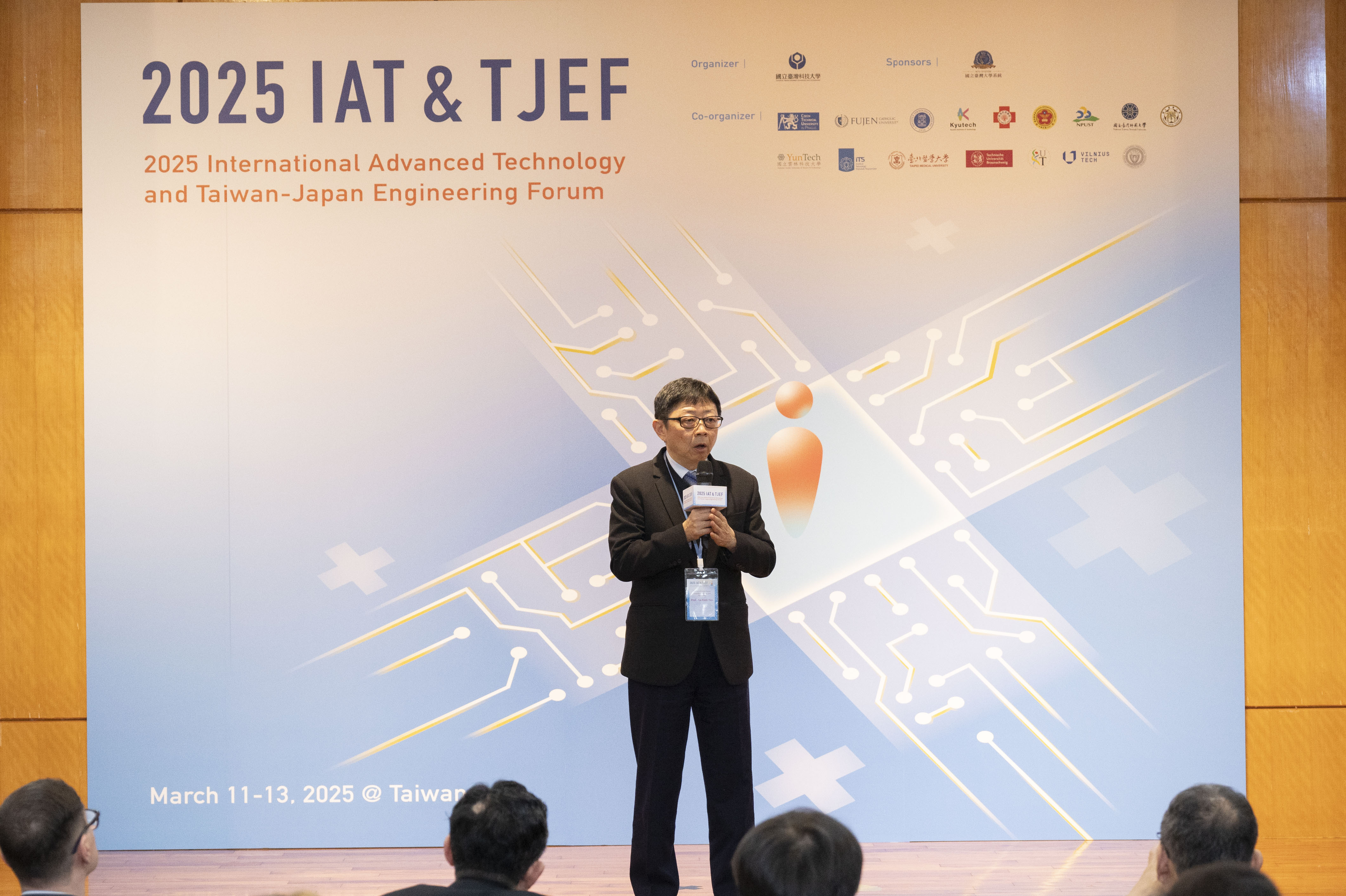 President Jia-Yush Yen delivered a speech at the opening ceremony.