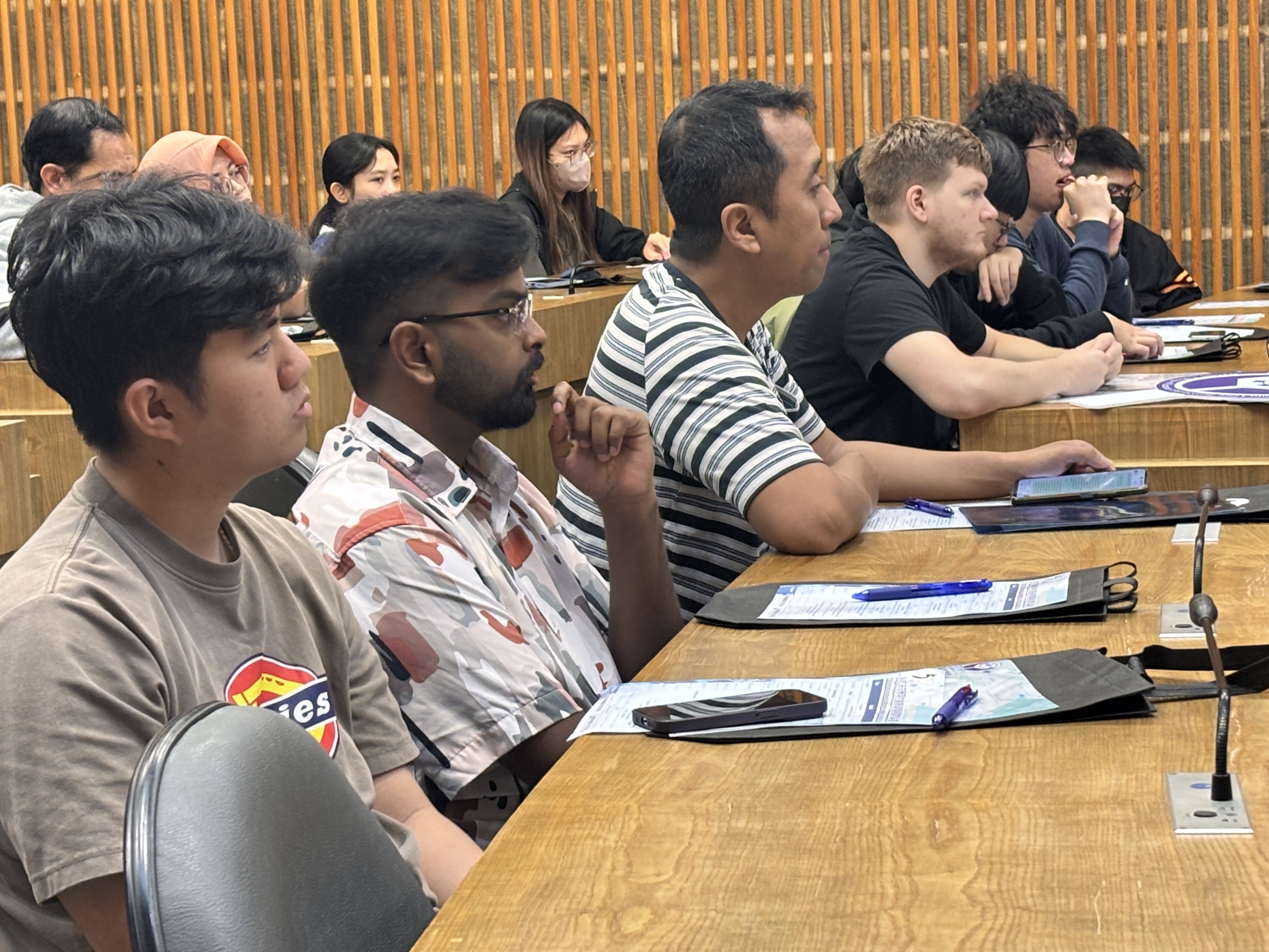 The “International Forum on Innovations and Developments in AI Applications for the Future” attracted international students from Taiwan Tecg to attend and participate in the event.