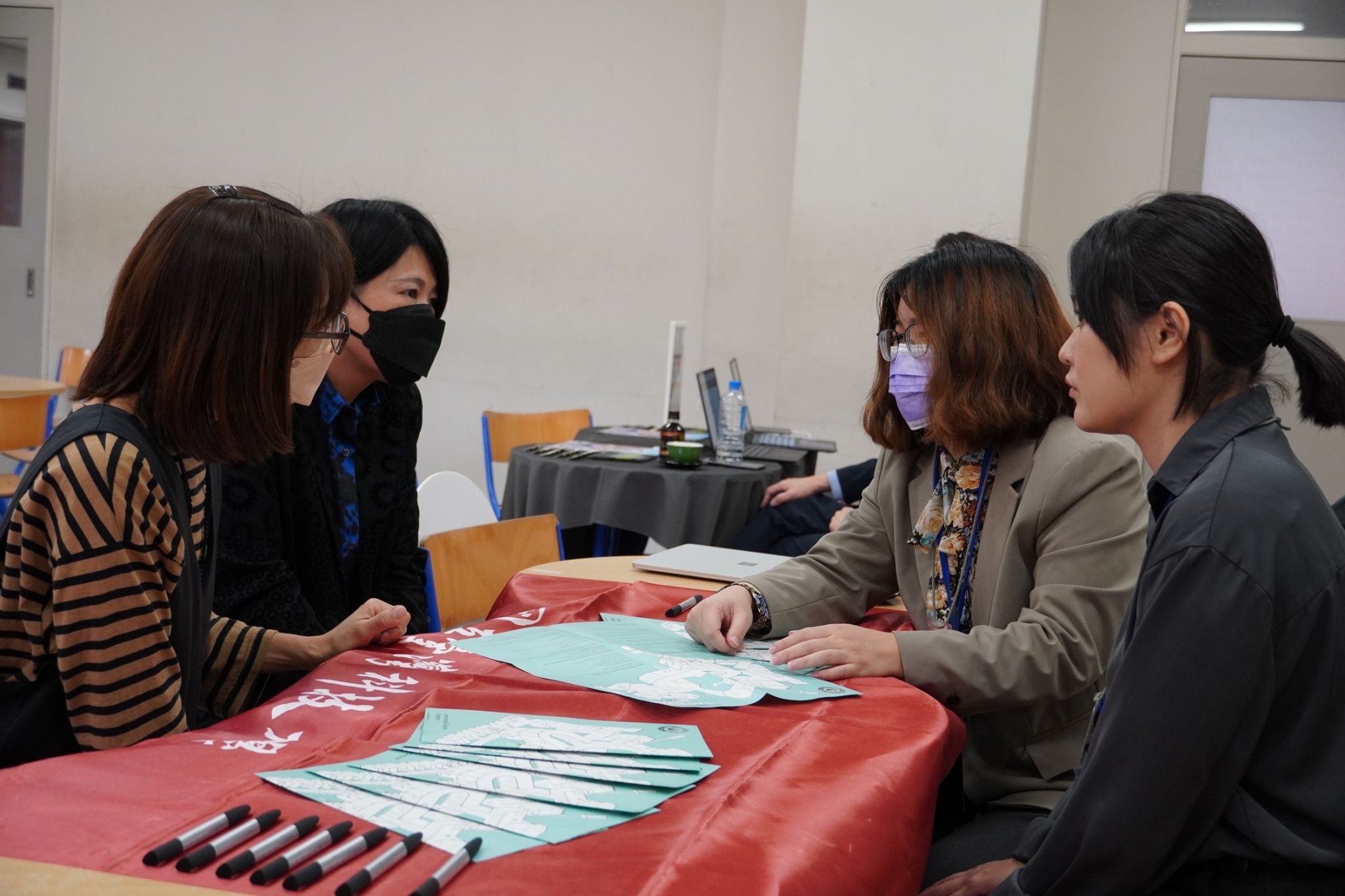 Parents of students from Doshisha International High School (left) also attended the information session and visited the booth to inquire about the cost of living in Taiwan and details on dormitory applications.