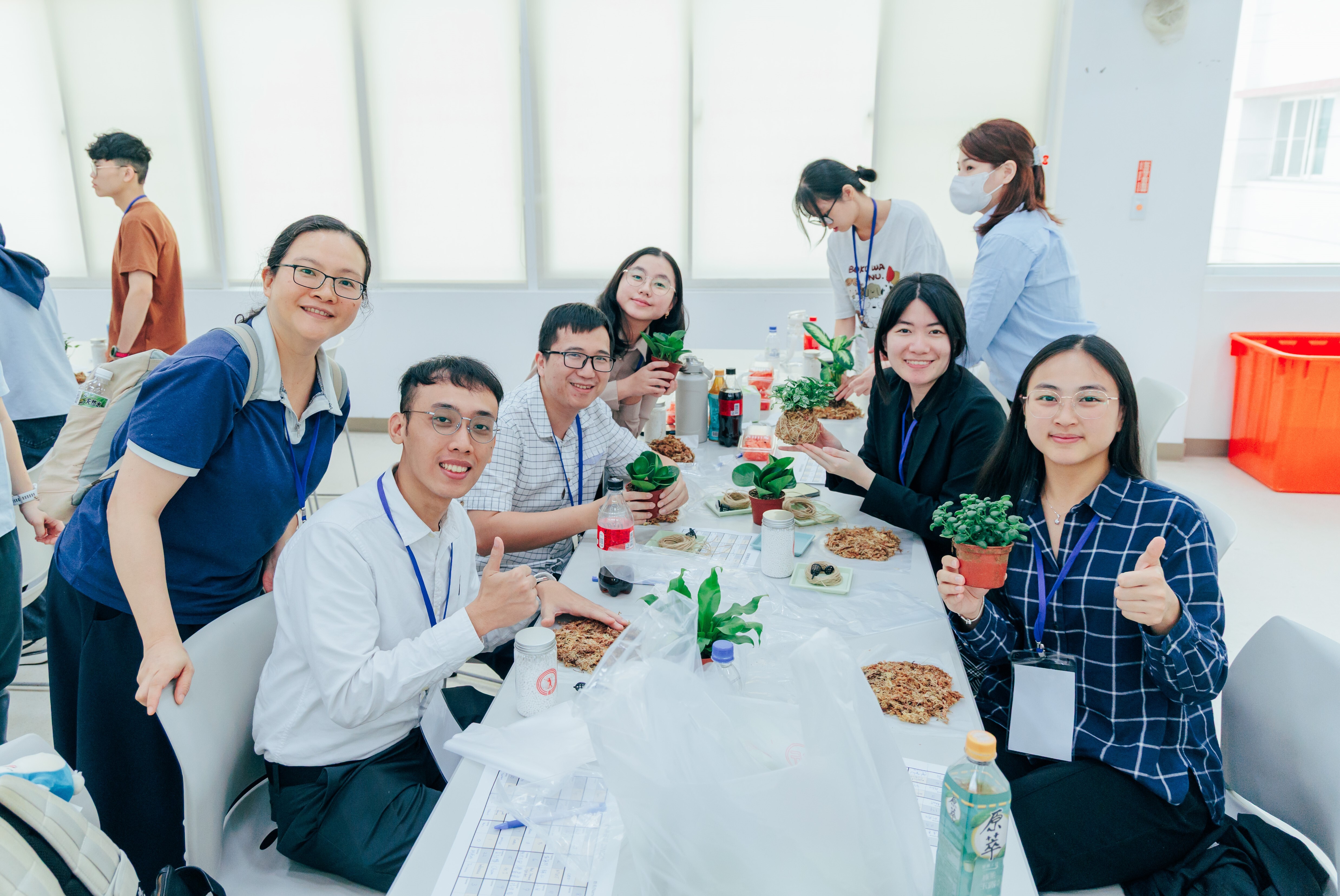 Taiwan Fertilizer organized a moss ball - making activity, allowing students to place their completed moss balls in laboratories or dormitories to observe the effects of slow-release fertilizers - while also adding a touch of greenery to their environment. Photo courtesy of Taiwan Fertilizer Co., Ltd.