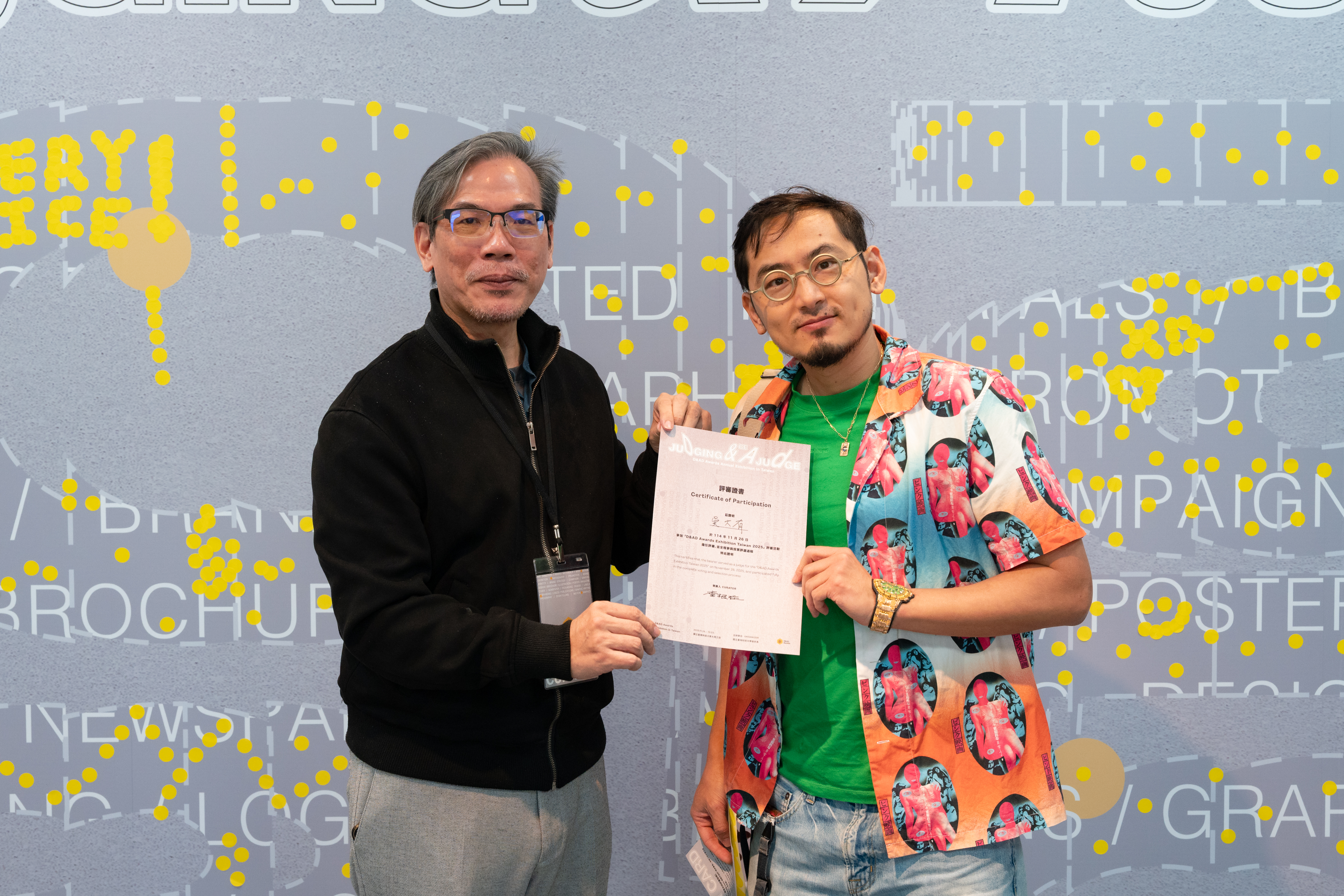 Anyone who enters the exhibition and completes the evaluation of the works receives a certificate symbolizing their role as a judge, underscoring that every visitor can redefine the value of the works from their own perspective.