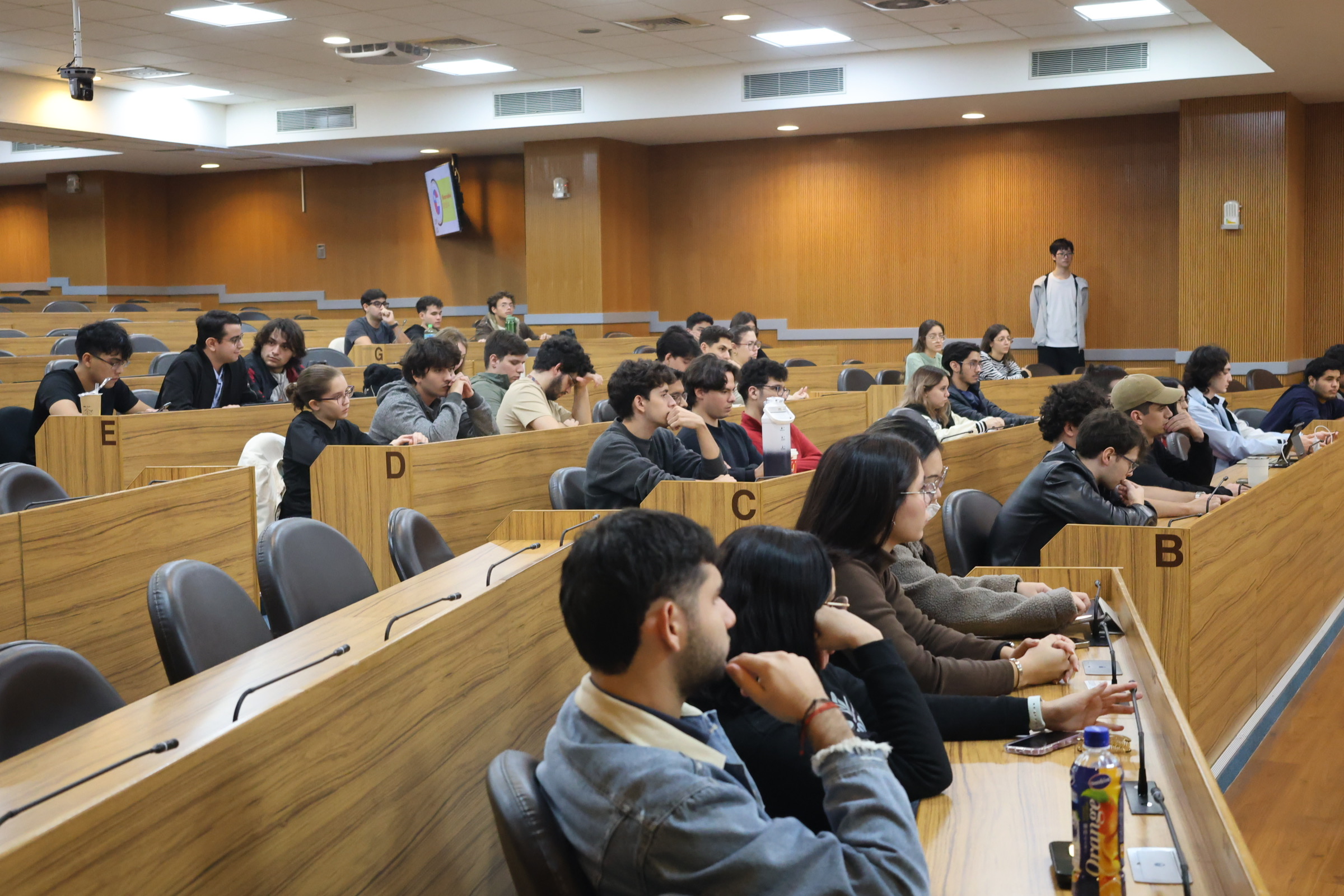 Students from the Taiwan–Paraguay Polytechnic University listened attentively during the forum, gaining deeper insight into Itapúthe a Department’s education policies, local industrial development, infrastructure, and talent cultivation across multiple dimensions.