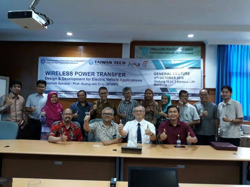 Professor Chiu Huang-Jen (front row, second from right), Dean of Taiwan Tech’s Industry-Academia Innovation College, was invited to deliver a keynote speech at the Indonesian Academy of Sciences.