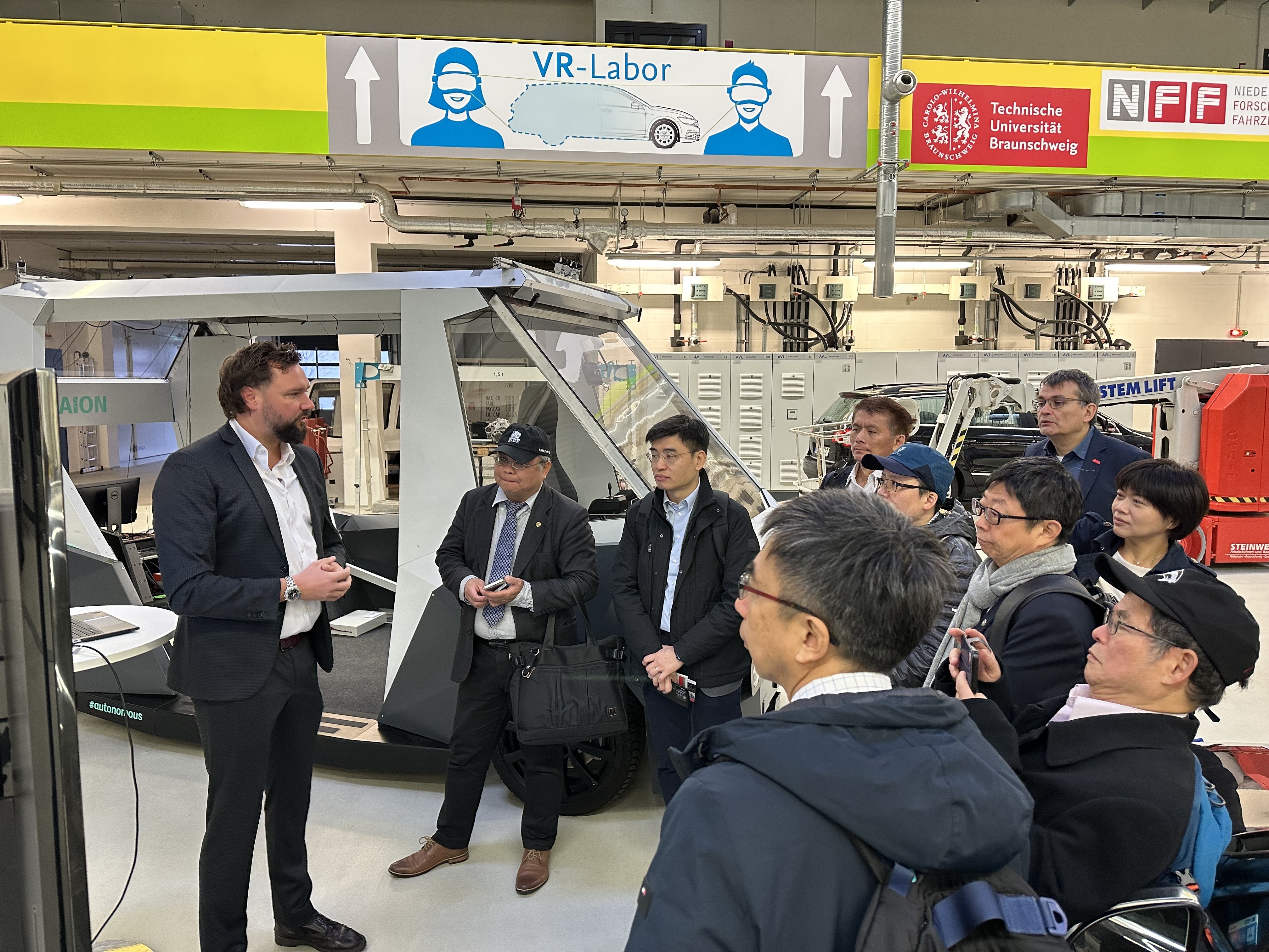 The delegation visited the Battery Laboratory (BLB) at the Technische Universität Braunschweig in Germany and took a photograph with the center's team, including Dr. Sabrina Zellmer (sixth from the left).