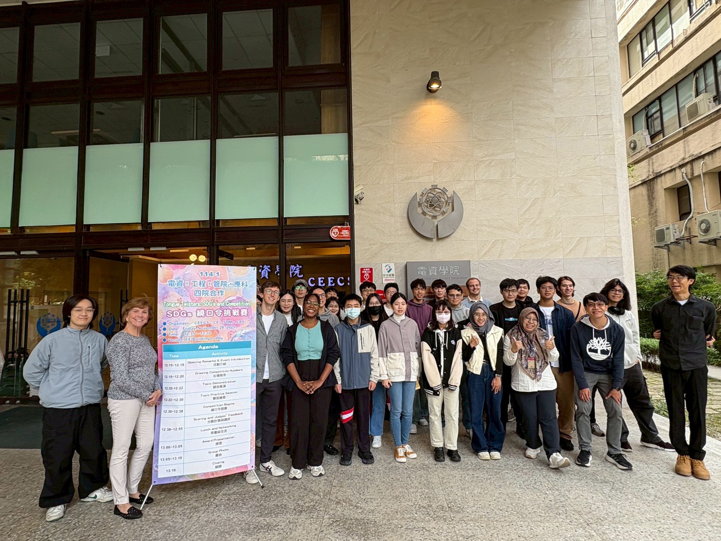 Group photo of all participants.
