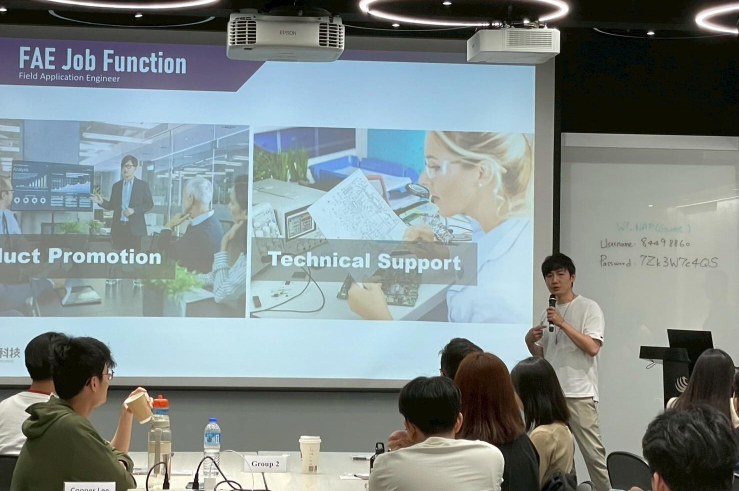 The team from WT Microelectronics Co., Ltd. shared industry trends and invited Field Application Engineers (FAEs) and Sales representatives to discuss their roles, providing students with an in-depth understanding of each position’s role, responsibilities, and place within the team.