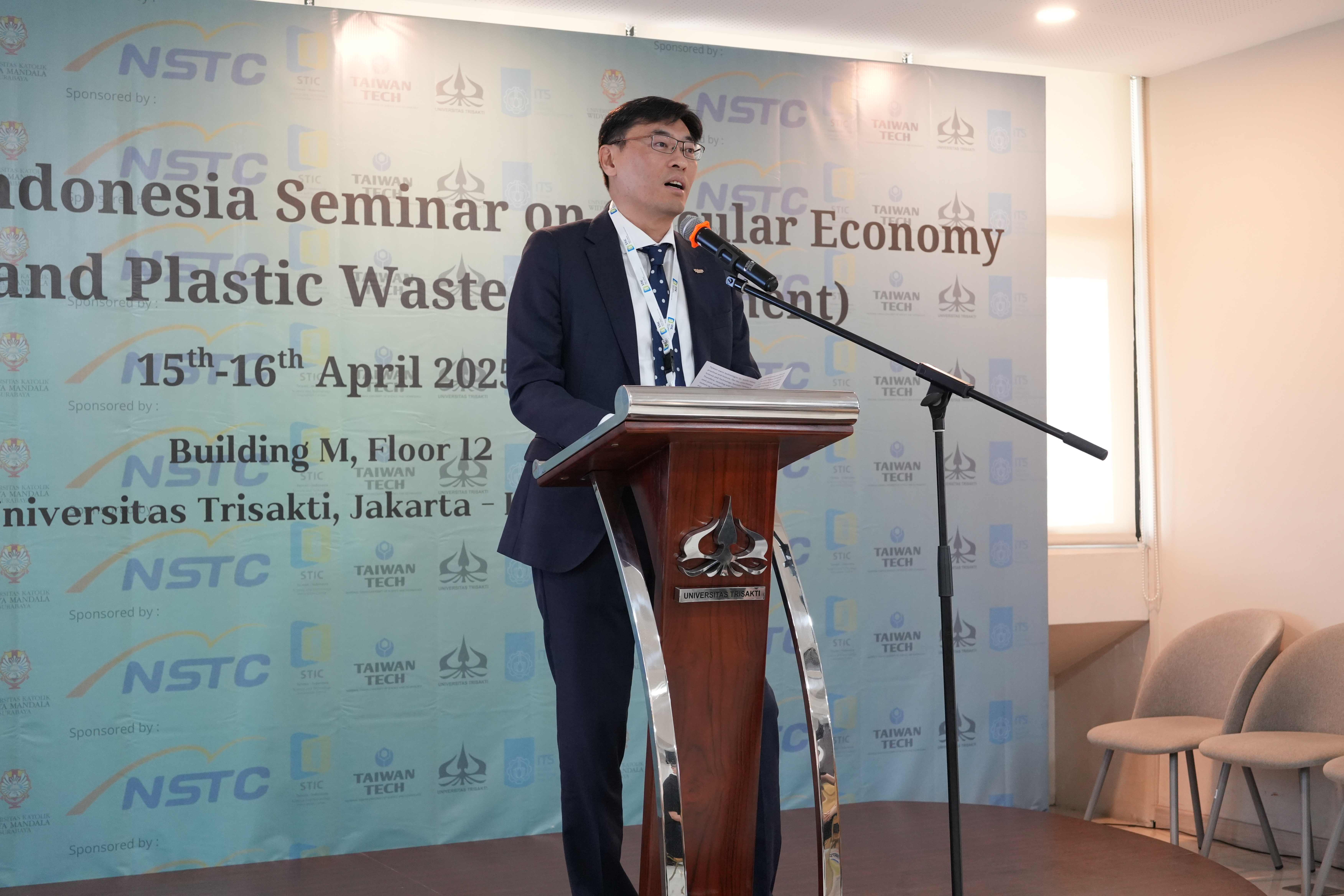 Mr. He Lin, Technology Group Leader at the National Science Council's Australian Representative Office, delivered a speech.