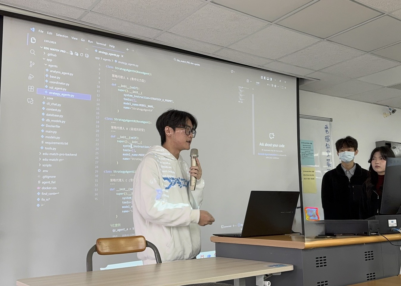 Hsiao-Mei Lin, Assistant Professor in the Department of Information Management, stated that the AI application practice course adopts a project-based learning (PBL) approach to stimulate students’ collaborative problem-solving potential and encourage them to transition from AI users to creators and contributors.