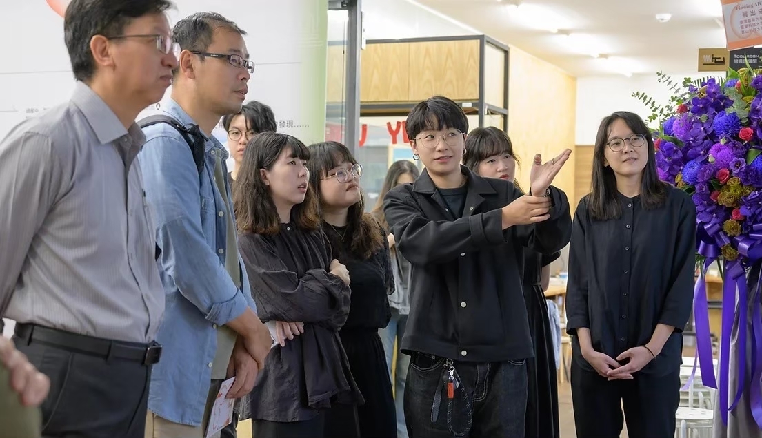Students from the Department of Design at Taiwan Tech introduce the content of the exhibition to the guests.